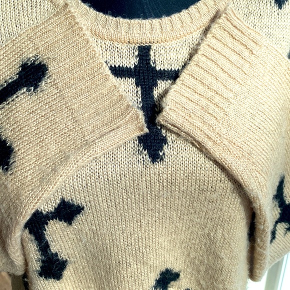 Distressed oversized sweater - Picture 10 of 12